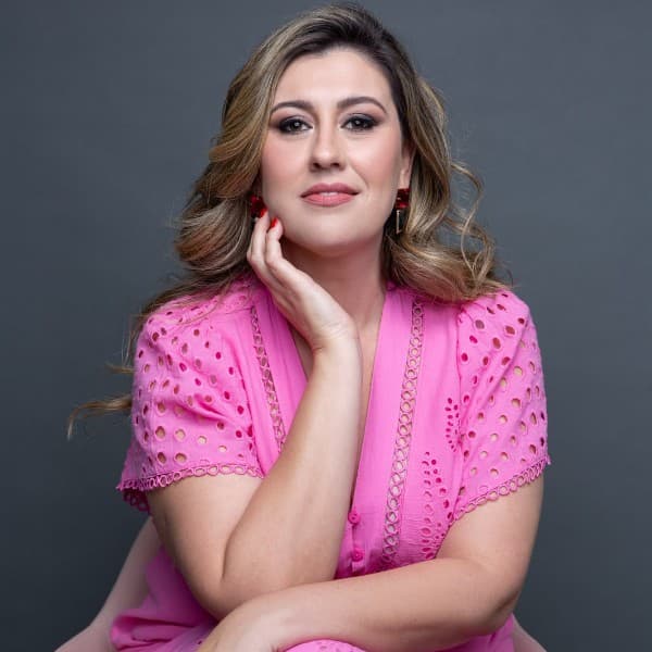 FLÁVIA PIROLA