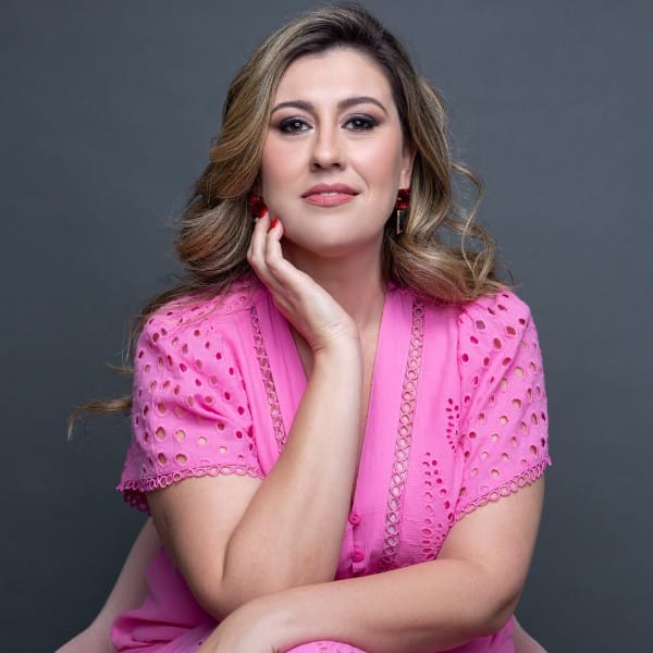 FLÁVIA PIROLA